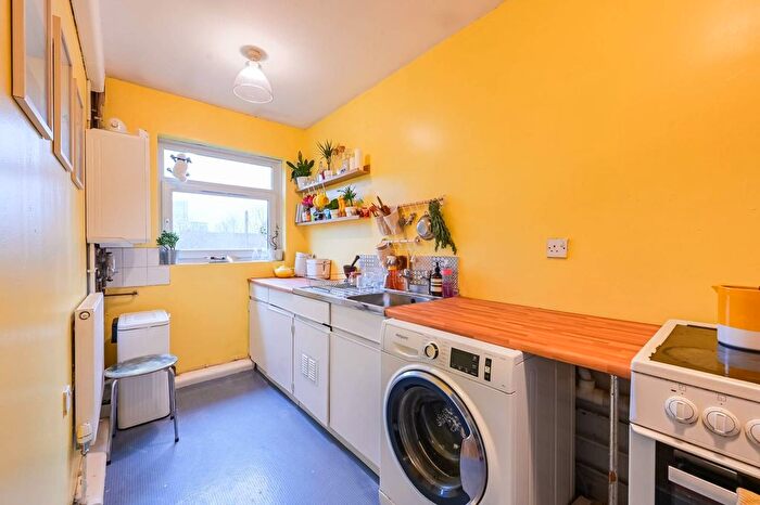 1 Bedroom Flat For Sale In Addington Road, Bow, London, E3
