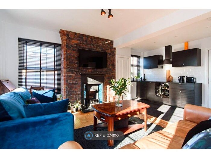 2 Bedroom Flat To Rent In Windsor House, Cardiff, CF10