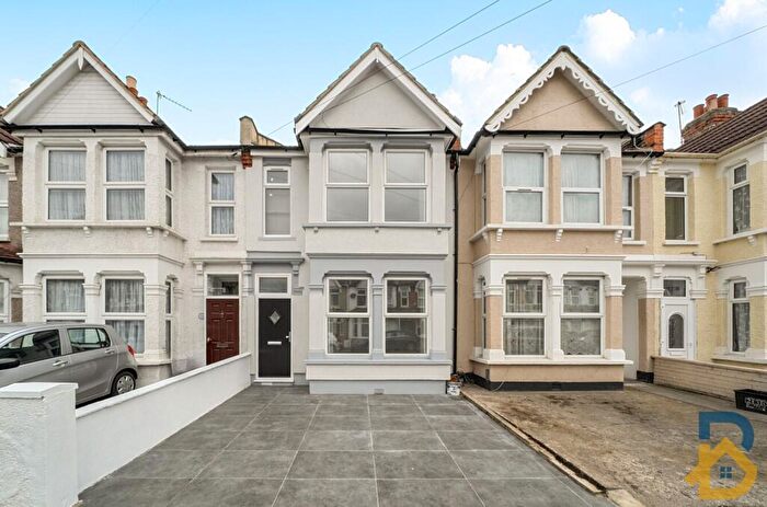 3 Bedroom Terraced House For Sale In Kingston Road, Ilford, IG1
