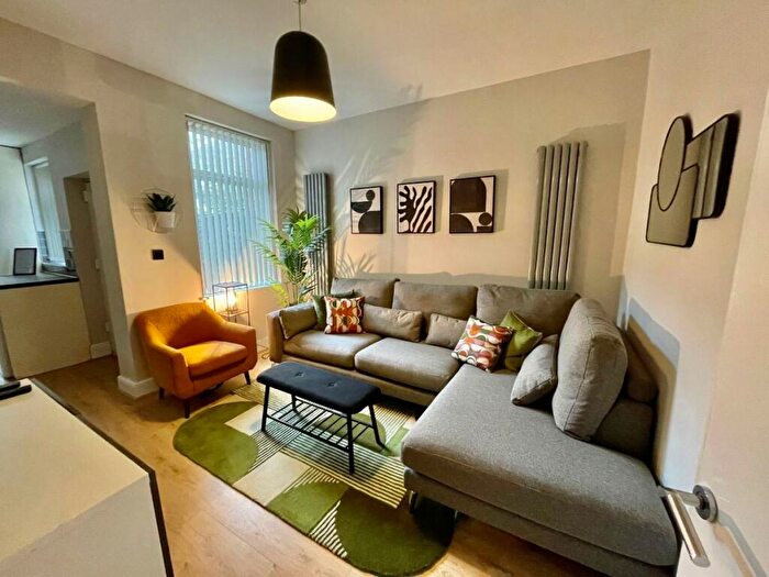 6 Bedroom Terraced House To Rent In Kelso Rd, Kensington, L6