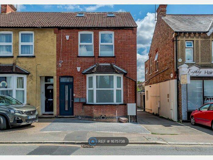 2 Bedroom Flat To Rent In High Street, Northwood, HA6