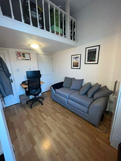 Terraced House To Rent In Sinclair Road, London, W14