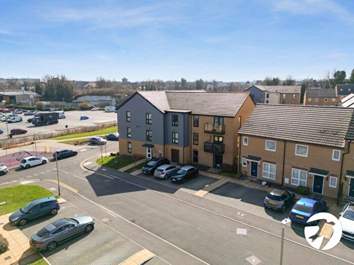 2 Bedroom Flat To Rent In Lywood Drive, Sittingbourne, Kent, ME10