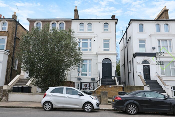 Studio To Rent In Woodland Road, New Southgate, N11