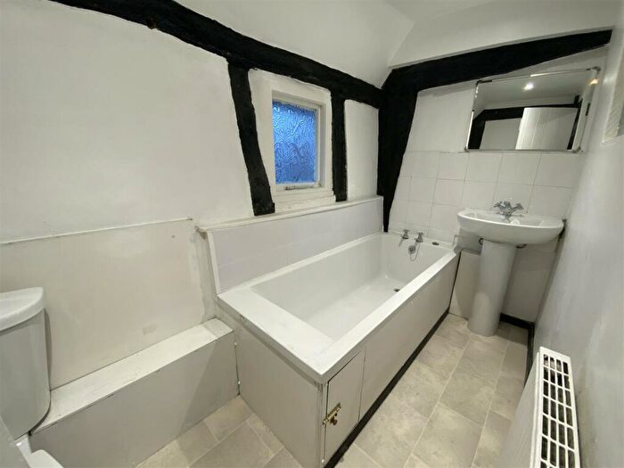 2 Bedroom Cottage To Rent In George Street, Hailsham, BN27
