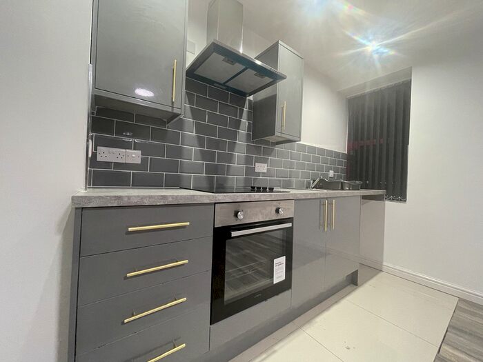 1 Bedroom Flat To Rent In Roundhay Road, Leeds, West Yorkshire LS8