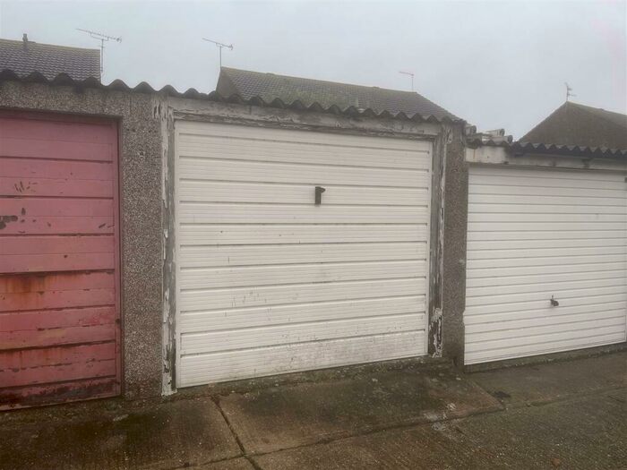 Terraced House To Rent In Garage, Torridge Close, Worthing, BN13