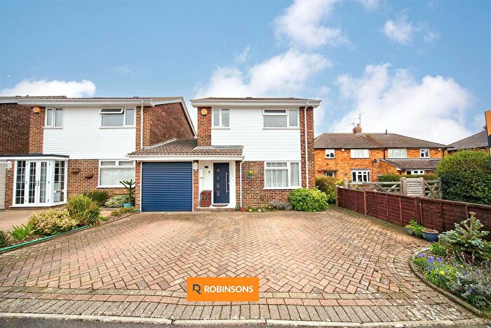 3 Bedroom Semi-Detached House For Sale In Hillcroft, Dunstable, Bedfordshire, LU6