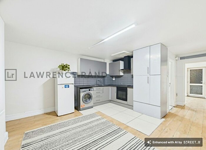 1 Bedroom Flat To Rent In Keith Road, Hayes, UB3