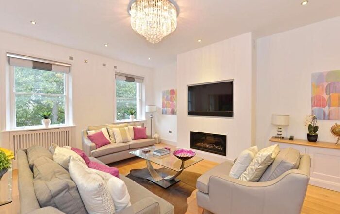 2 Bedroom Flat To Rent In George Street, Marylebone, London, W1H