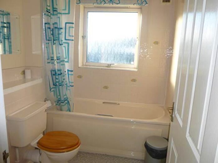 2 Bedroom Flat To Rent In Castle Terrace, Justice Gate, Aberdeen, AB11
