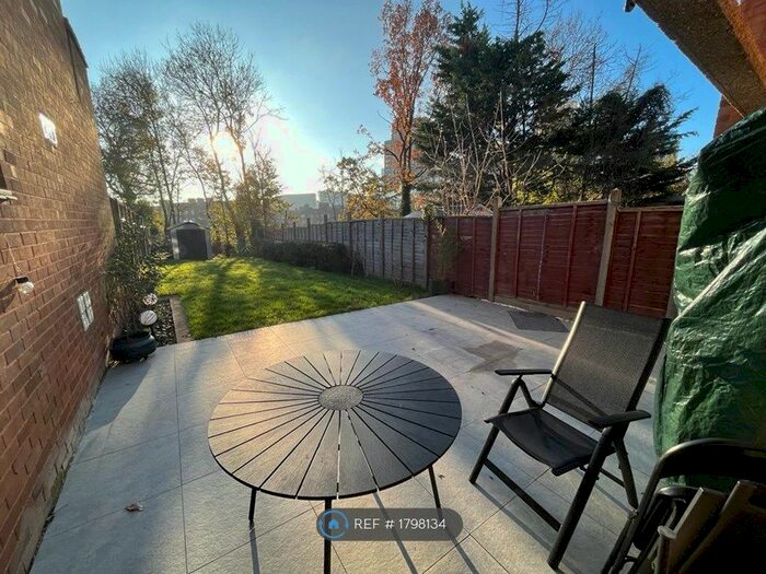 1 Bedroom Flat To Rent In Windsor Crescent, Wembley, HA9