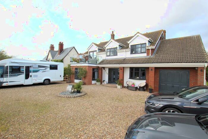 4 Bedroom Detached House For Sale In Main Street, Patrington Haven, HU12