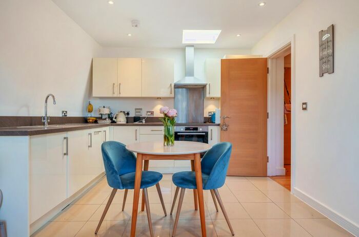 1 Bedroom Flat To Rent In Shute End, Wokingham, Berkshire, RG40