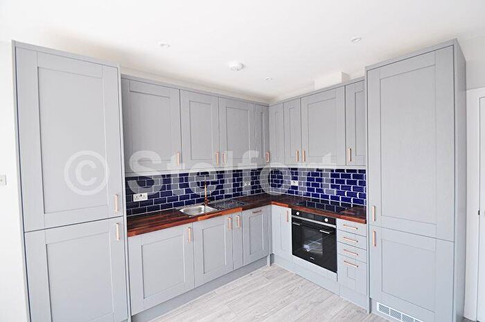 3 Bedroom Penthouse To Rent In Mile End Road, London, E1
