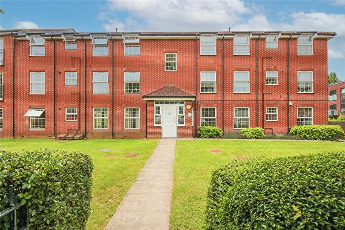 2 Bedroom Flat To Rent In Bridge Court, Welwyn Garden City, Hertfordshire, AL7