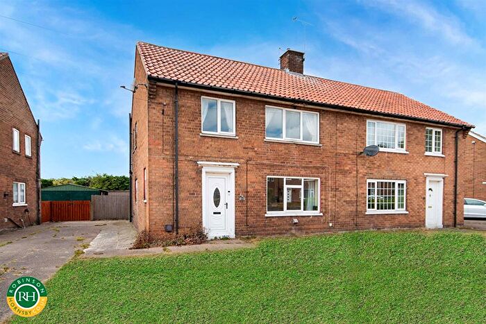 3 Bedroom Semi-detached House For Sale In Grange View, Harworth, Doncaster, DN11