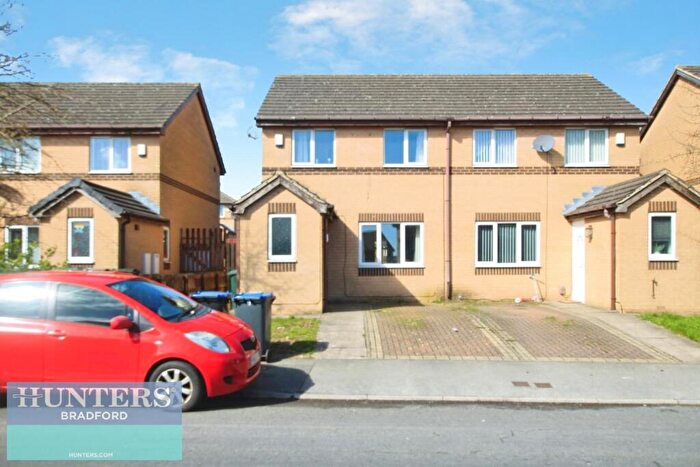 3 Bedroom Semi Detached House To Rent In Heath Hall Avenue, Bradford, BD4