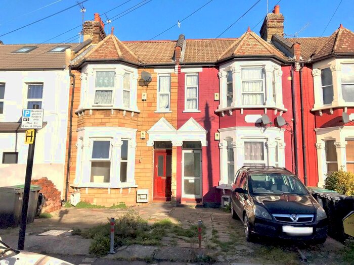 2 Bedroom Flat To Rent In Granville Road, Wood Green, N22