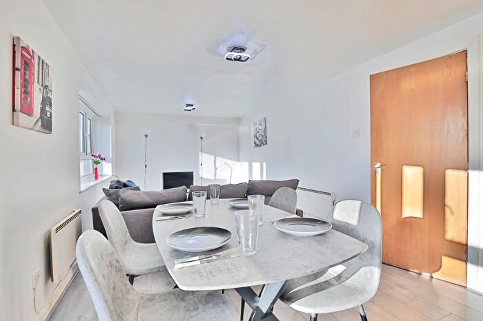 2 Bedroom Flat For Sale In Highclere Avenue, Salford, Lancashire, M7