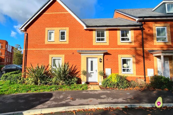 3 Bedroom Semi-Detached House To Rent In Compton Mead, Crowthorne, Berkshire, RG45