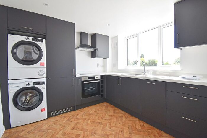 1 Bedroom Flat To Rent In Araby Corner, Shepperton, TW17