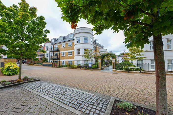 2 Bedroom Flat For Sale In King Edward Gardens, Tunbridge Wells, TN4