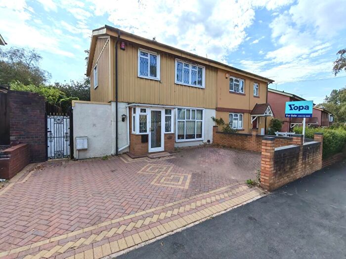 3 Bedroom Semi Detached House For Sale In Cumberland Road, West Bromwich, B71