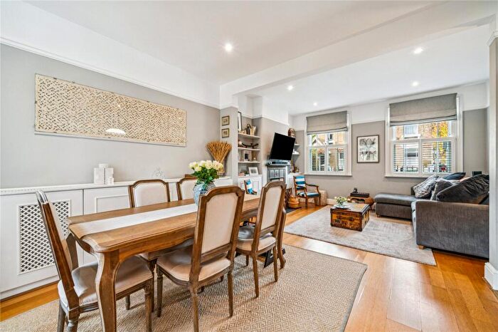 2 Bedroom Apartment For Sale In Eland Road, SW11