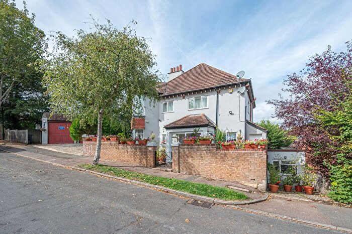 5 Bedroom Detached House For Sale In Graham Road, Purley, CR8