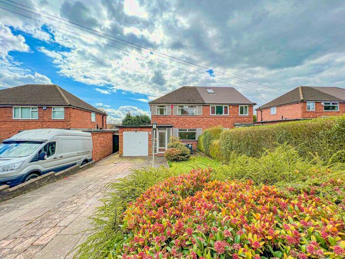 3 Bedroom Semi-Detached House For Sale In Mayland Drive, Streetly, Sutton Coldfield, B74
