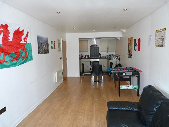 3 Bedroom Flat To Rent In St Mary Street, Cardiff, CF10