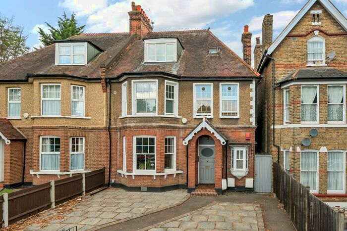 2 Bedroom Flat To Rent In Birch Grove Lee, SE12