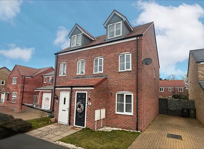 3 Bedroom Semi Detached House For Sale In Pascoe Drive, Ormesby, NR29