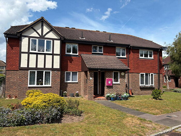 2 Bedroom Flat For Sale In Chartwell Drive, Orpington, BR6