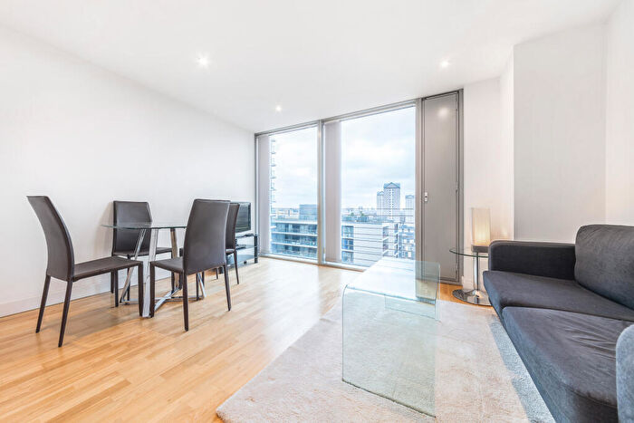 1 Bedroom Apartment To Rent In Landmark West Tower, Marsh Wall, Canary Wharf, London, E14