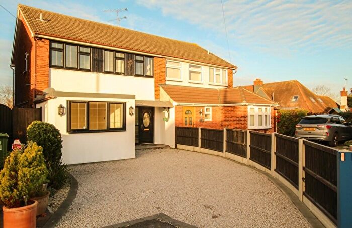 3 Bedroom Semi-Detached House To Rent In West Beech Avenue, Wickford, SS11