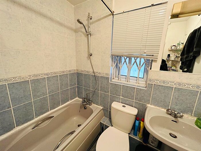 1 Bedroom Flat To Rent In Frensham Close, Southall, UB1