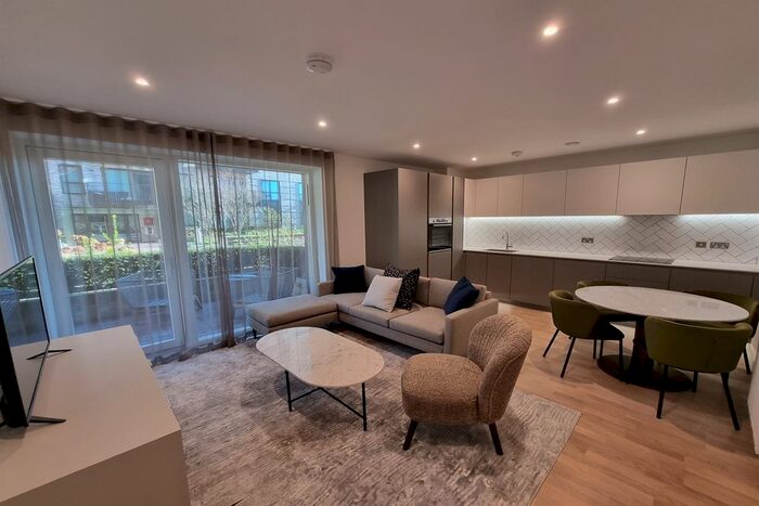 2 Bedroom Flat To Rent In Greenleaf Walk, Southall, London, UB1