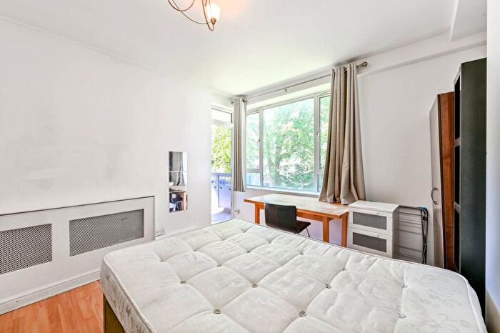 2 Bedroom Flat To Rent In Rochester Court, Camden, London, NW1