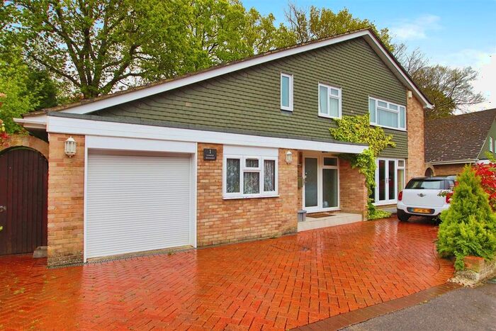 5 Bedroom Detached House To Rent In Lower Spinney, Warsash, Southampton, SO31