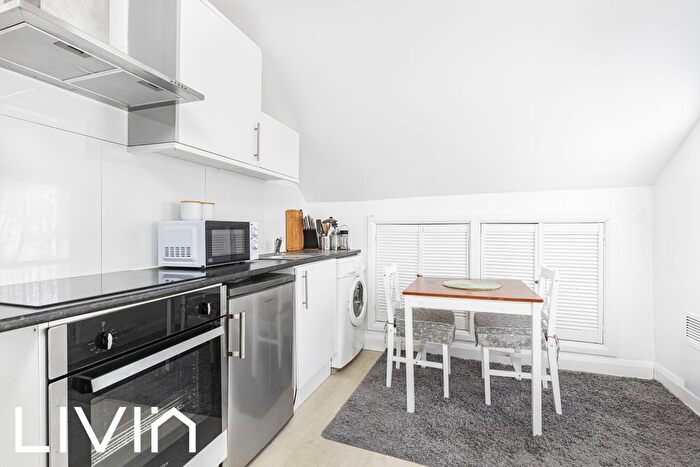 Studio To Rent In Whitehorse Road, Croydon, CR0