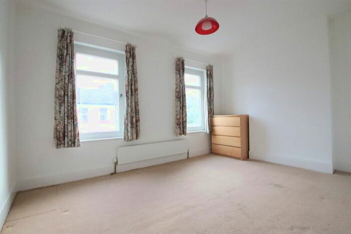 2 Bedroom End Of Terrace House To Rent In Oval Road, Croydon, CR0