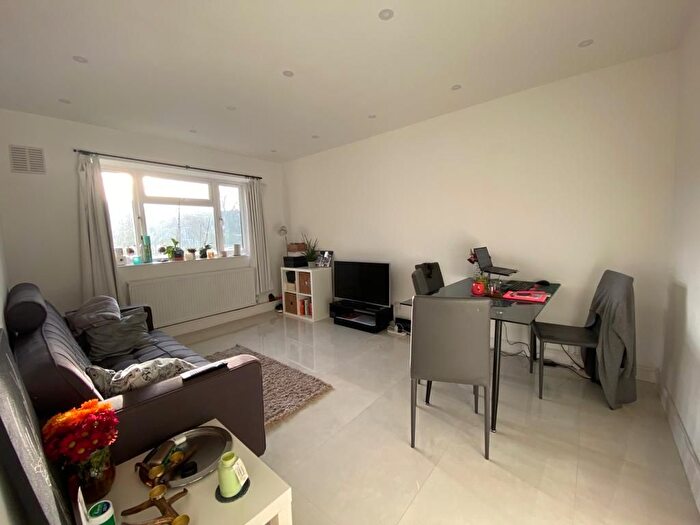 1 Bedroom Flat To Rent In Flat, Rokeby House, Lochinvar Street, London, SW12