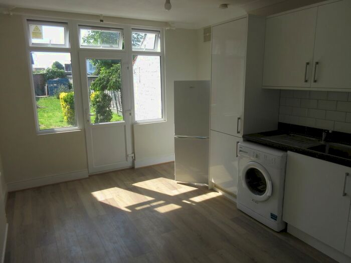 2 Bedroom Flat To Rent In Colchester Road, London, E10
