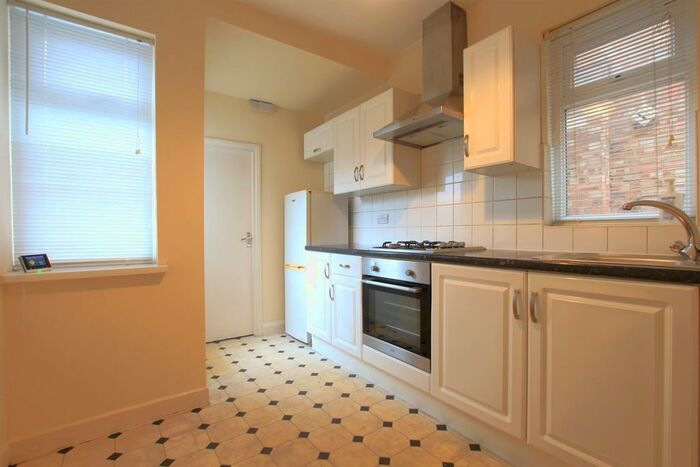 1 Bedroom Flat To Rent In Rosemary Avenue, Hounslow, TW4
