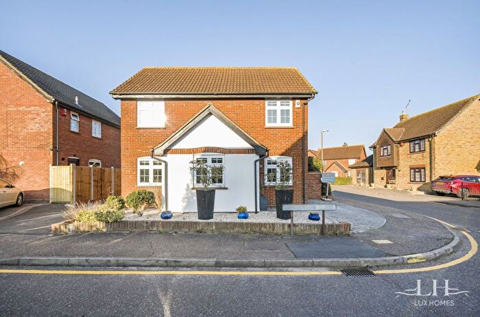 3 Bedroom Detached House For Sale In Petresfield Way, West Horndon, CM13
