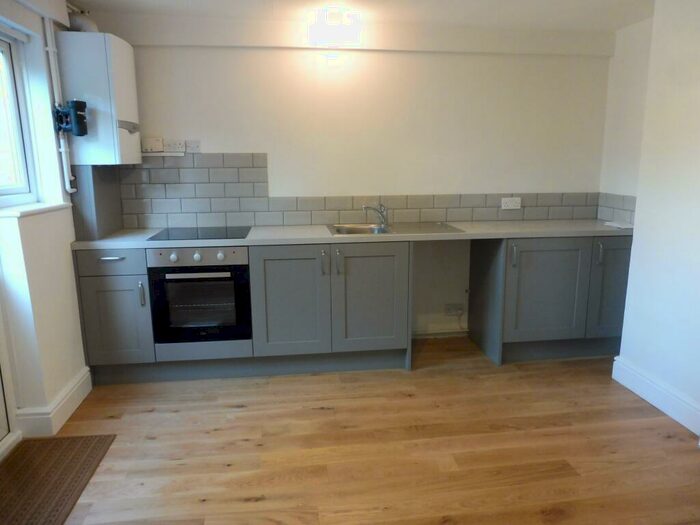 1 Bedroom Flat To Rent In Boxley Road, Maidstone, Kent, ME14
