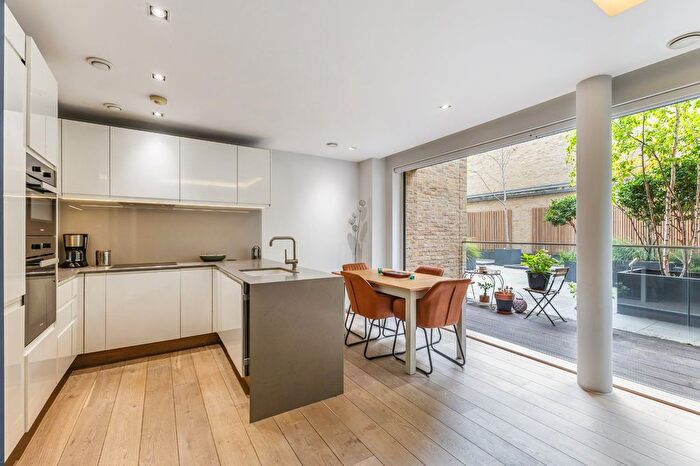 2 Bedroom Flat For Sale In Farm Lane, Fulham, London, SW6