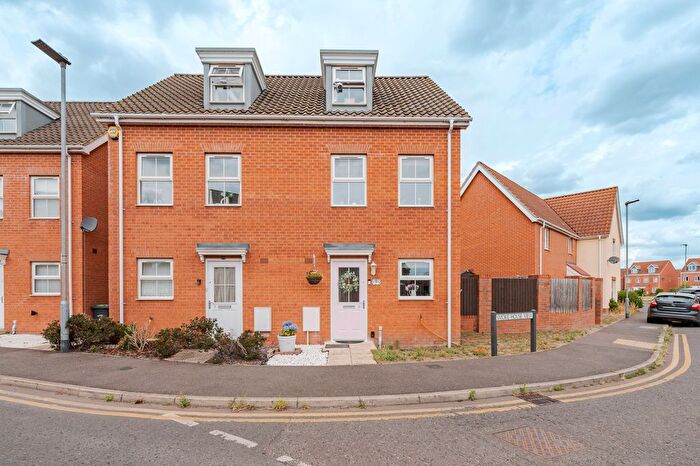 3 Bedroom Semi-Detached House For Sale In Farmers View, Beck Row, IP28